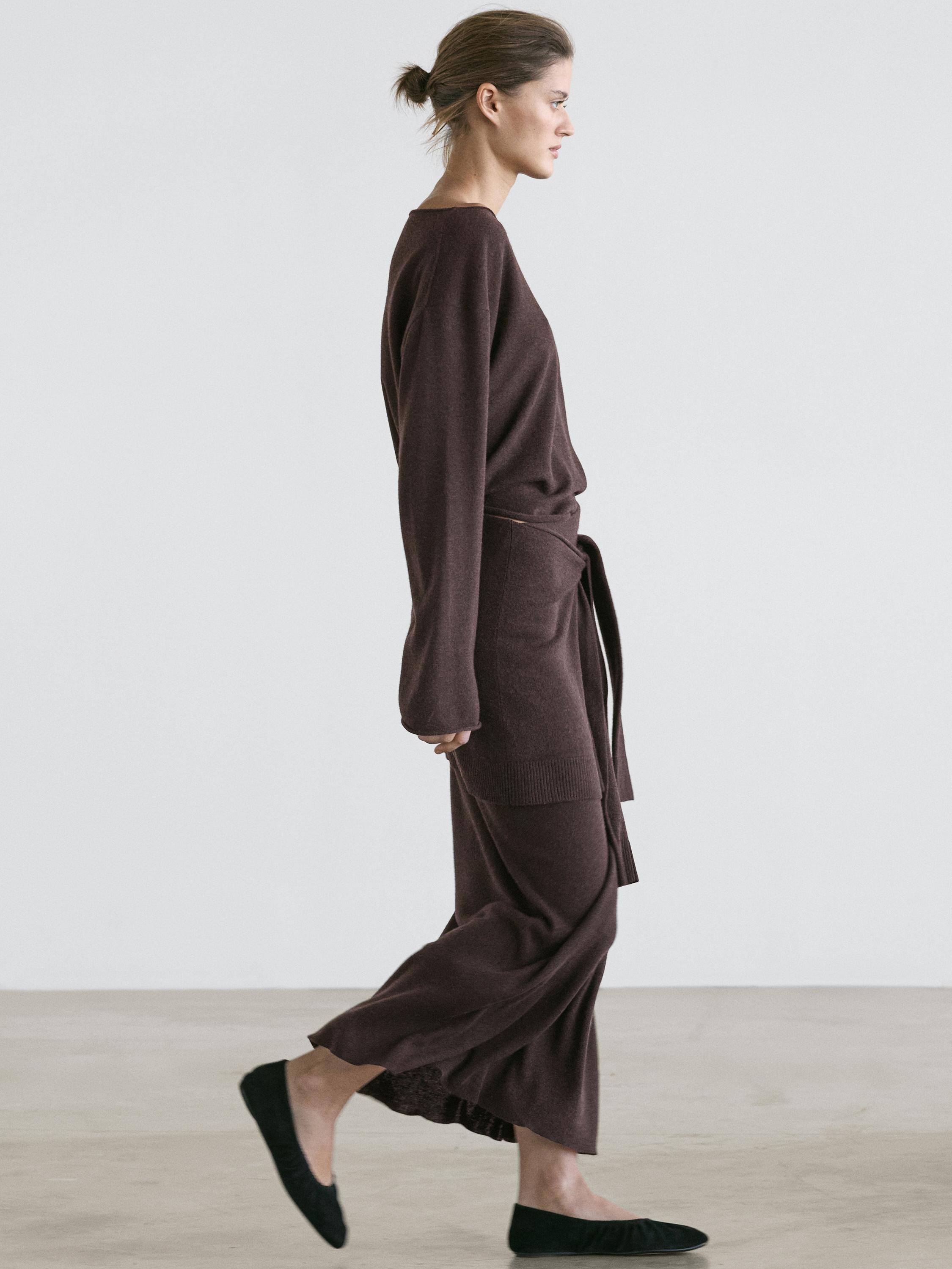 Knit skirt with knotted sleeve details